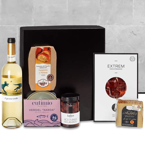 - Holiday Gourmet Wine Gift Hamper With Fine Treats