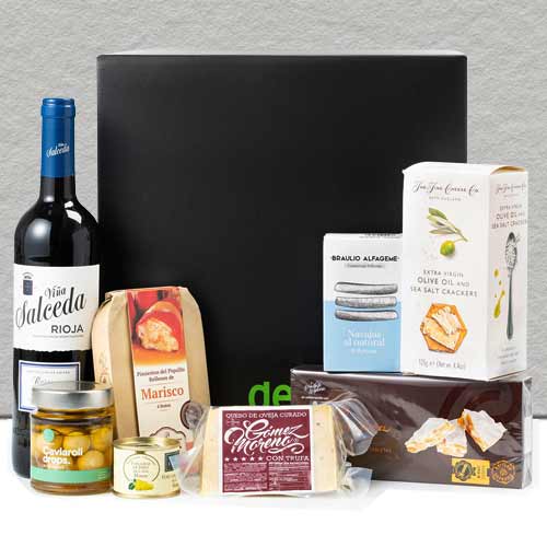 - Gourmet Wine Gift Basket For Holiday Season