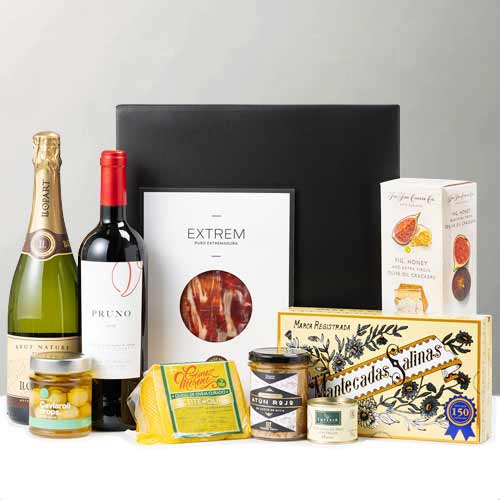 - Christmas Gourmet Basket With Festive Goodies