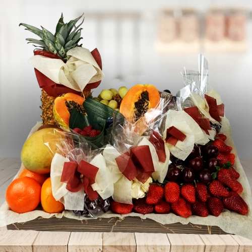 - Send Luxury Fruit And Chocolate Hampers For Valentine’s Day