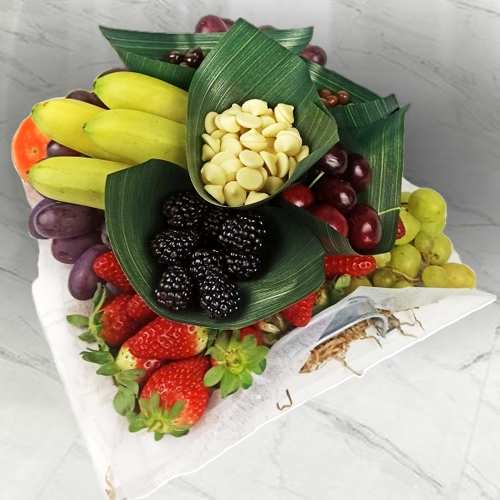 - Fruit And Candy Gift Tray For Valentine’s Day